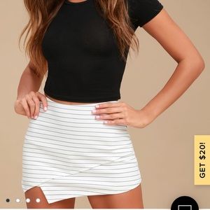 Tags on! Size medium, Lulus white skirt/skort